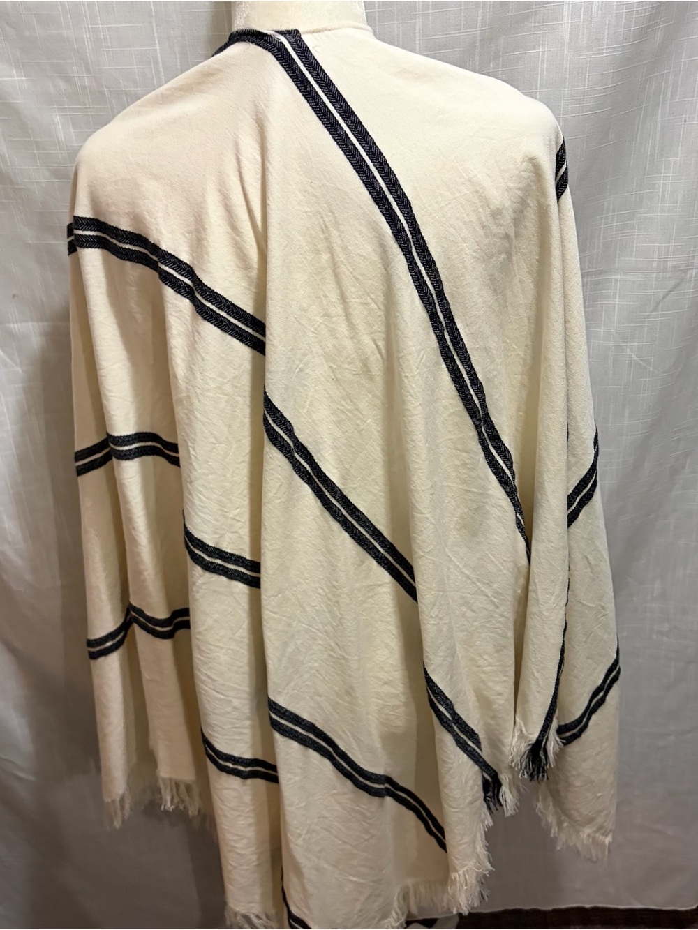 Eileen Fisher poncho/wrap/shawl - Picture 2 of 5